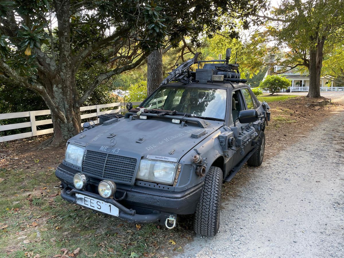 Mercedes żywcem wyjęty z filmu "Mad Max" trafił na sprzedaż