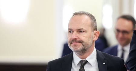 Rządowa "miotła" się nie zatrzymuje. Poleciały kolejne głowy