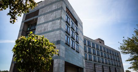 Warszawa. Pustostan z Literackiej 7 znalazł nabywcę. "Gazowy pałac" trafi w ręce dewelopera