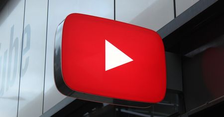 YouTube w przeglądarce obsługuje komendy głosowe – także po polsku