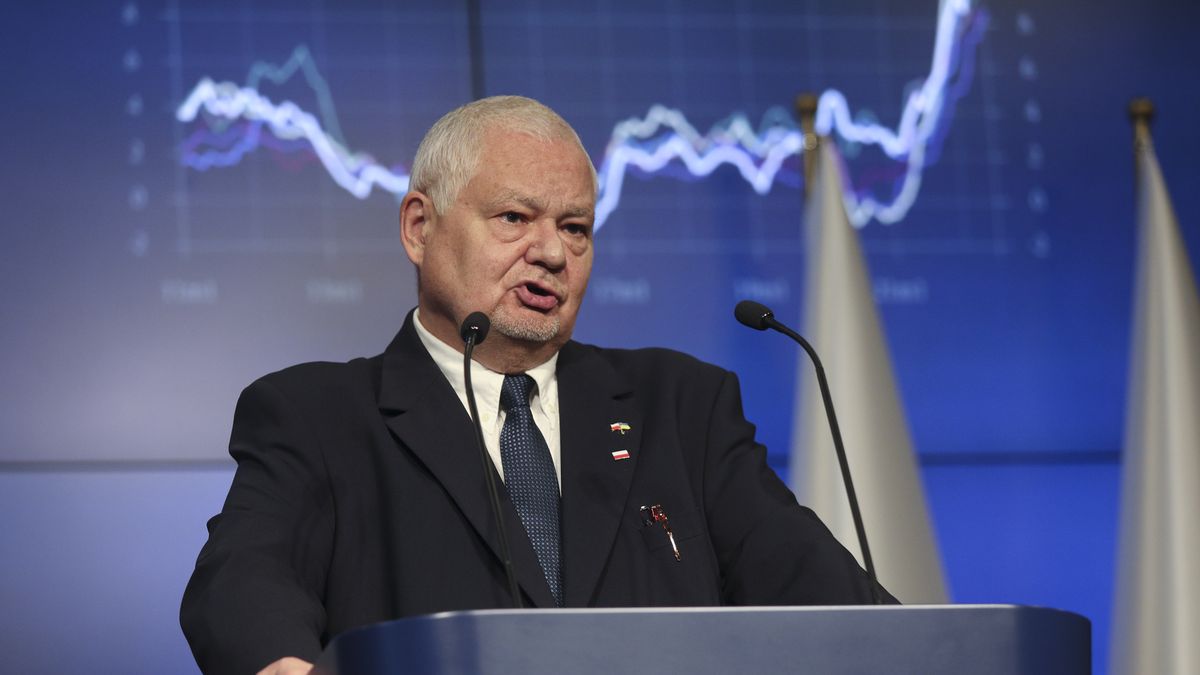 Adam Glapinski o sytuacji gospodarczej kraju
08.07.2022. Warszawa. Konferencja prasowa Adama Glapinskiego, prezesa Narodowego Banku Polskiego, dotyczaca sytuacji gospodarczej kraju. n/z Adam Glapinski,Image: 706011309, License: Rights-managed, Restrictions: , Model Release: no, Credit line: Jacek Szydlowski / Forum
Jacek Szydlowski / Forum
Adam Glapinski, konferencja, prasowa, stopy procentowe, podwyżki stop, NBP, Narodowy Bank Polski, prezes, sylwetka, portret, gospodarka, inflacja, wzrost inflacji, RPP, Rada Polityki Pienieznej