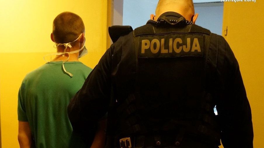 Śląskie. Jeden ze sprawców kradzieży w Jastrzębiu-Zdroju zaatakował ochroniarzy nożem.