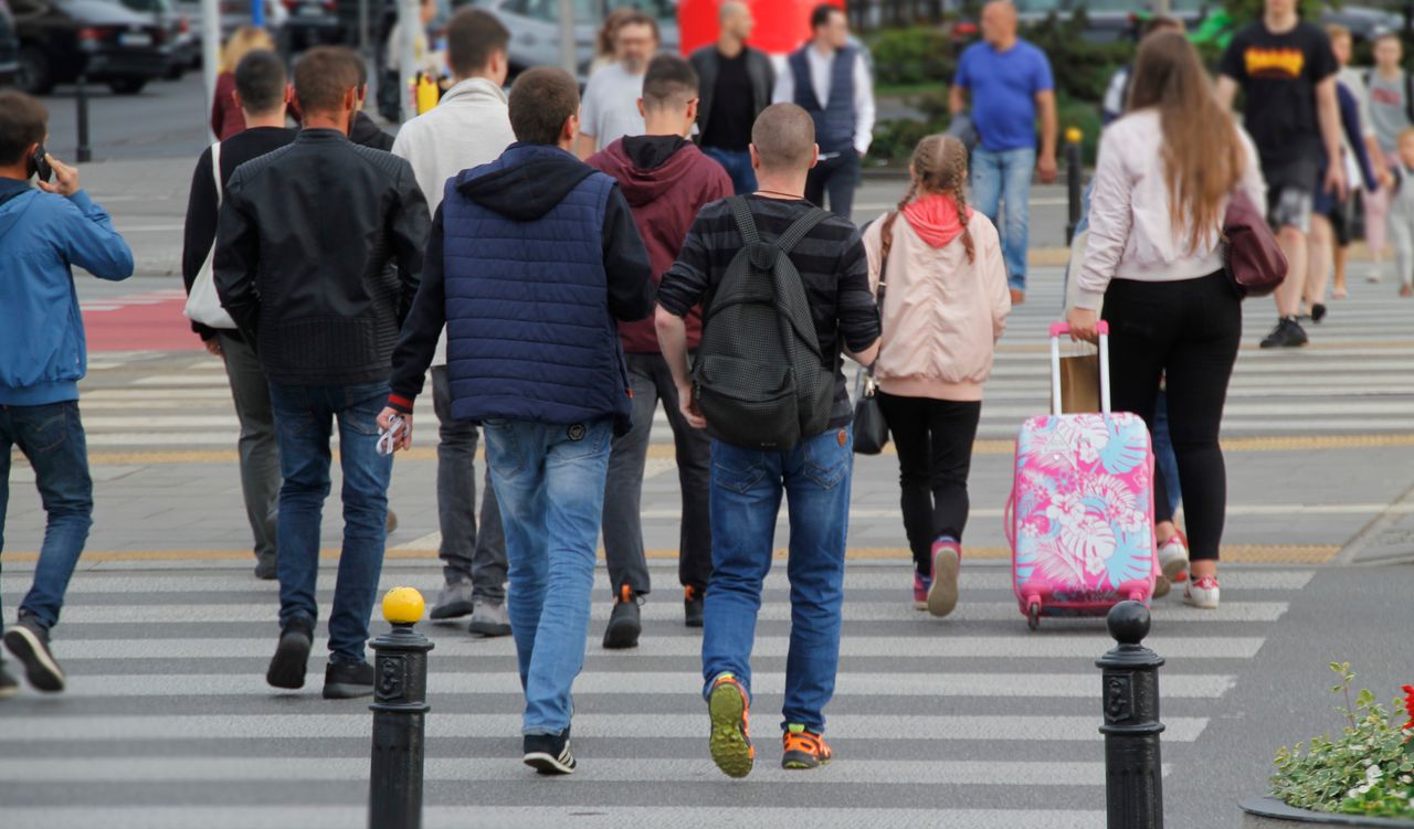 Ponad tysiąc złotych mandatu za przejście na czerwonym świetle. Policja nie daje taryfy ulgowej