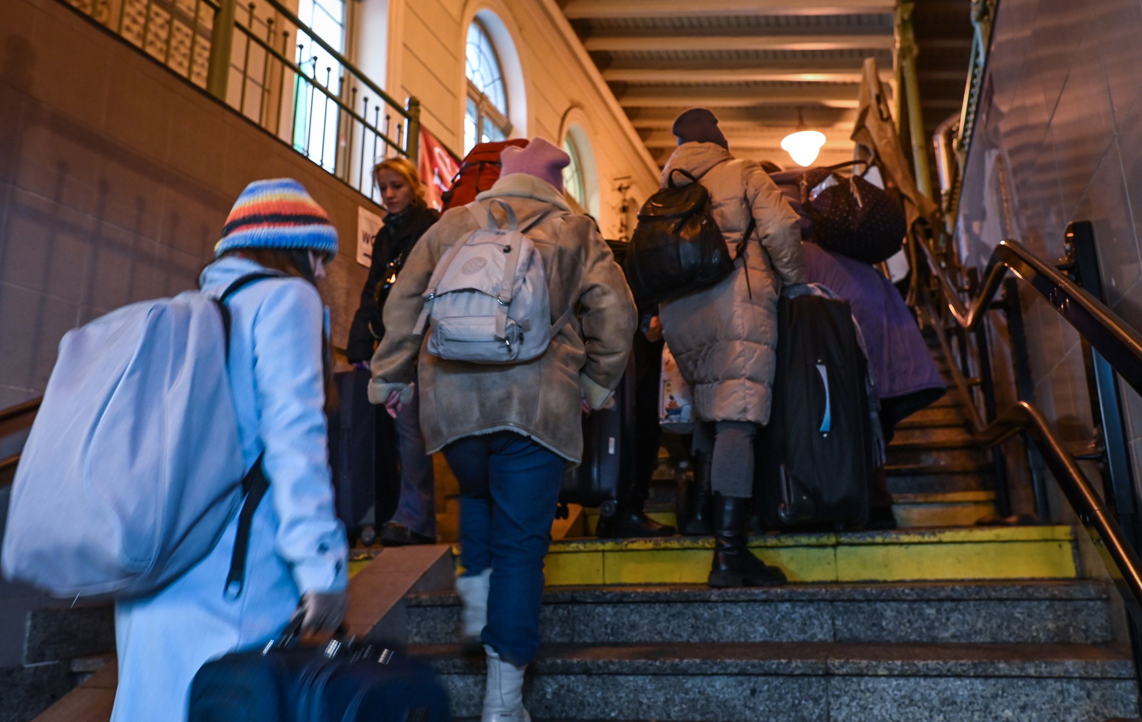 People arriving from Ukraine on their way to the train station in Przemysl.
According to research conducted by Lalafo, about half of Ukrainians who came to Poland because of the war are of working age. Over 96% are women aged 30-50, 16% are under this age, and 10% are elderly. As per the Lalafo survey, almost 90% have children, usually one or two. Half of forced migrants from Ukraine want to return home after the war, while about 12% express a desire to stay in Poland.
On Thursday, December 22, 2022, in Przemysl, Subcarpatian Voivodeship, Poland. (Photo by Artur Widak/NurPhoto via Getty Images)