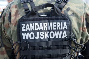Fałszywy alarm w jednostce wojskowej. Żandarmeria zatrzymała dwóch mężczyzn