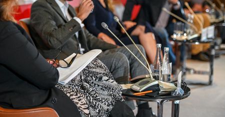 Co wiesz o konferencjach? Spróbuj swoich sił w krzyżówce