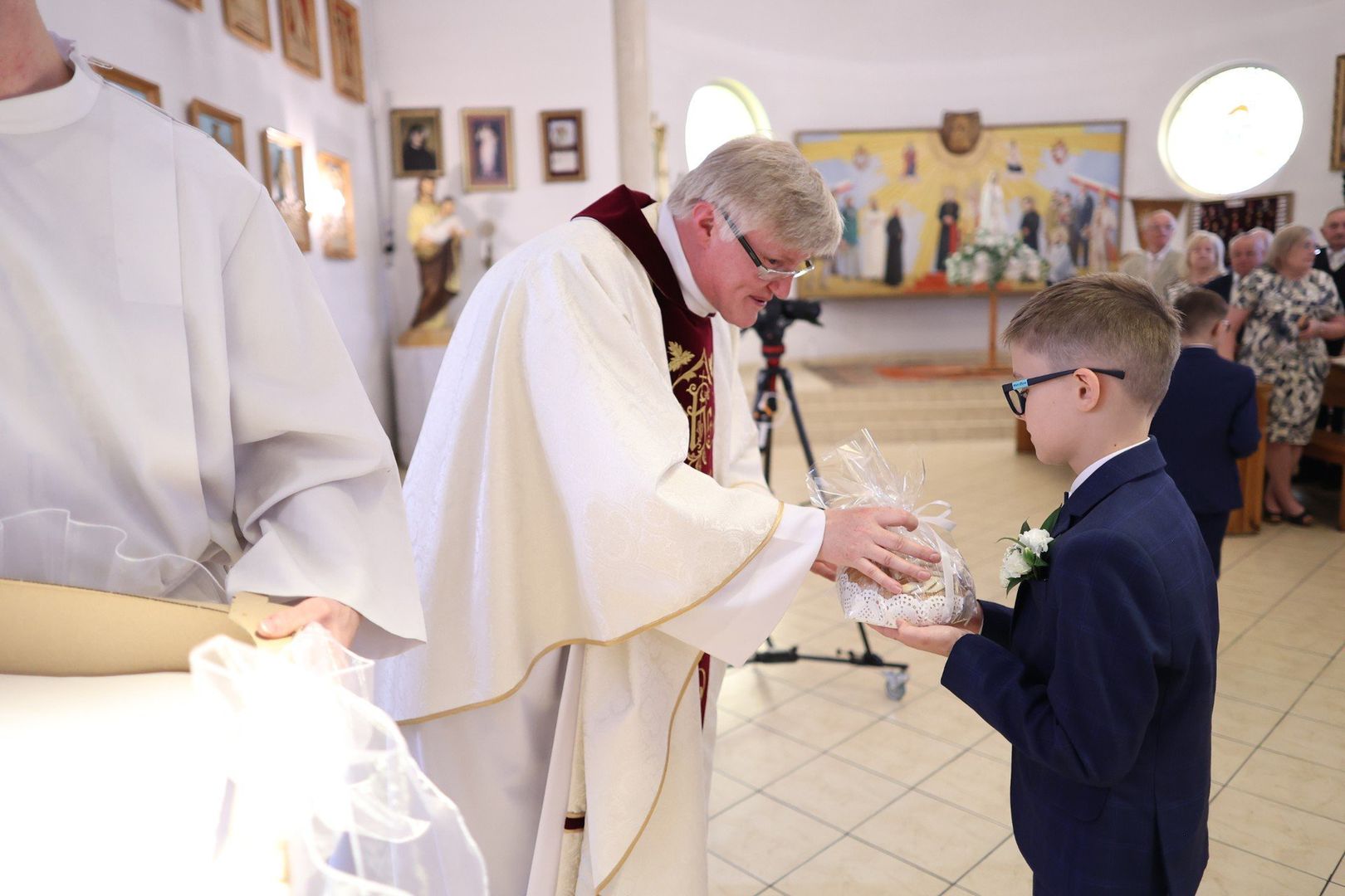 1 czerwca w parafii Św. Jadwigi Śląskiej w Częstochowie szesnaścioro dzieci przystąpiło do I Komunii Świętej