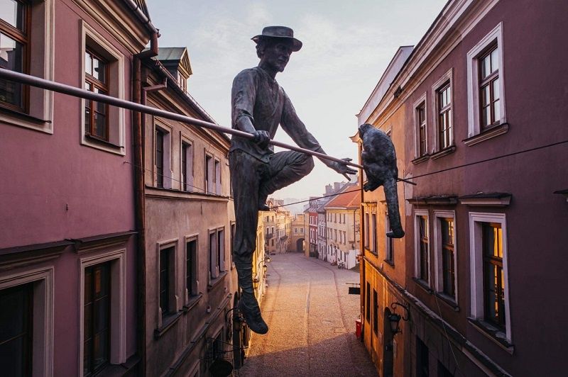 Figura sztukmistrza na Starym Mieście