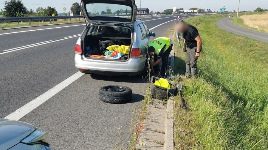 Trzeba pamiętać, że praca policjanta drogówki nie ogranicza się jedynie do kontroli kierowców