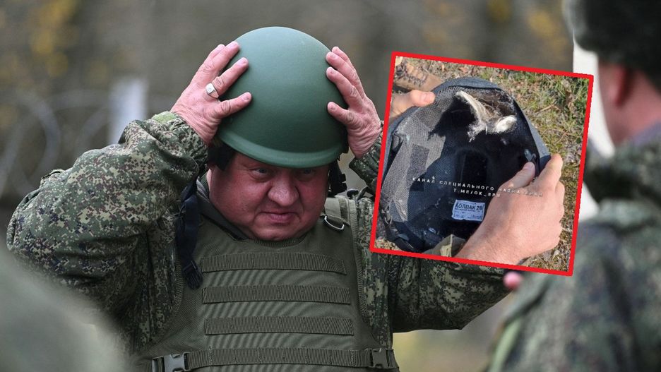 Rosyjskie poborowy przymierza hełm Kołpak 20