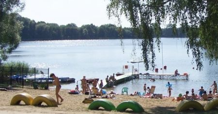Skok do jeziora zakończył się tragicznie. 49-letni mężczyzna nie żyje