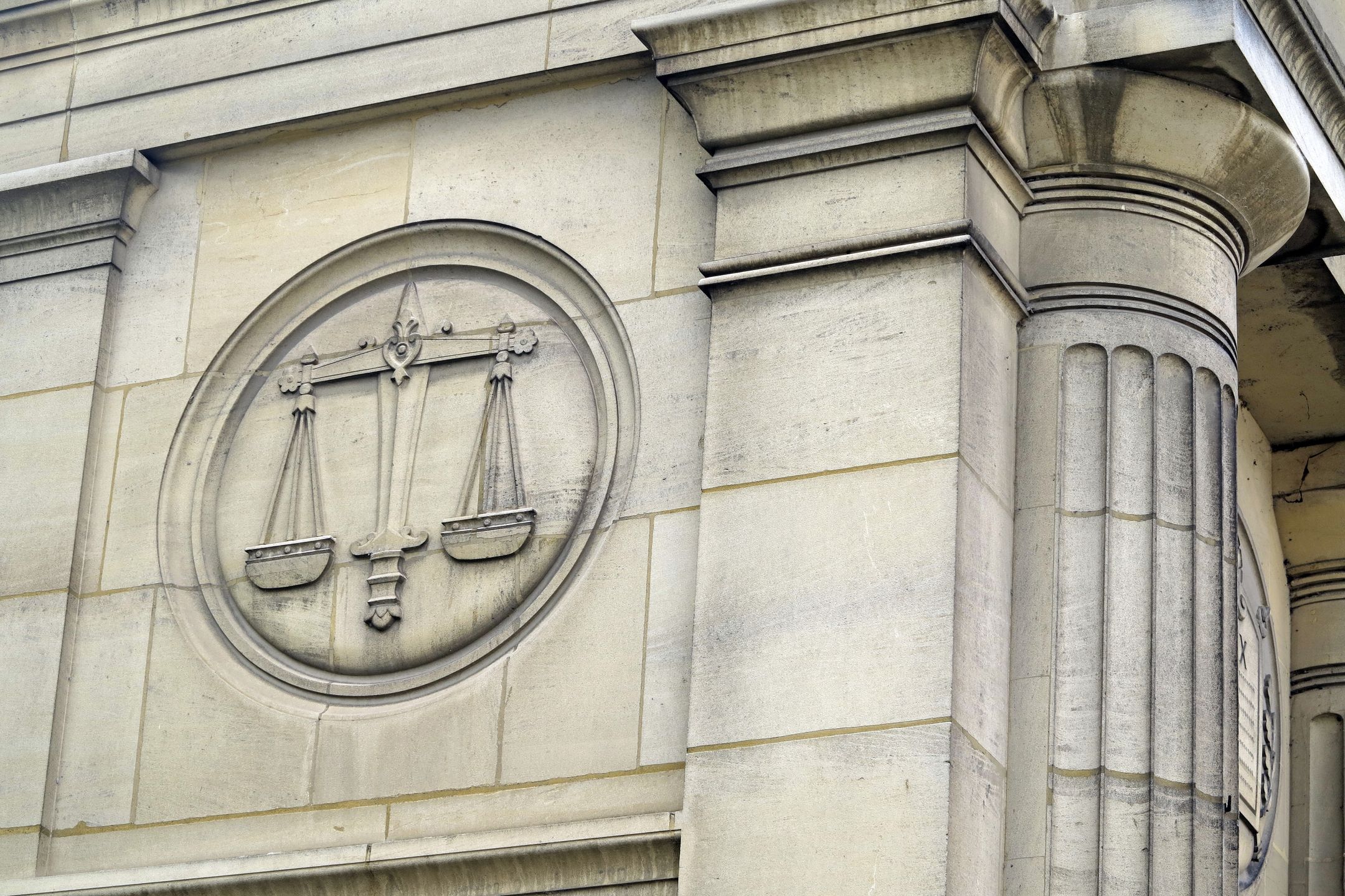 Pozwy o ustalenie istnienia stosunku pracy rozpatrywane są przez sądy pracy.