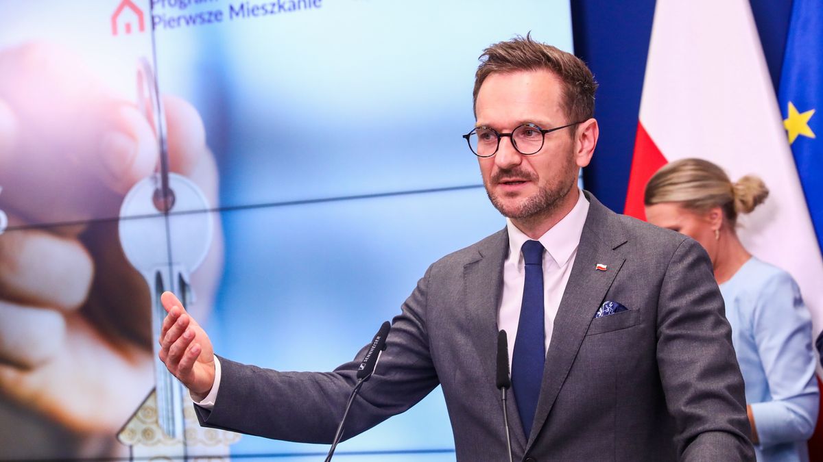 Warszawa, 08.07.2023. Minister rozwoju i technologii Waldemar Buda podczas konferencji prasowej w siedzibie ministerstwa w Warszawie, 8 bm. (ad) PAP/Tomasz Gzell