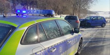 Ostróda: Wypadek na "starej siódemce". Trzy osoby w szpitalu