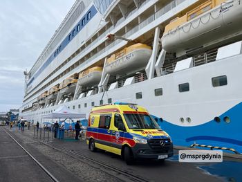 Gdynia: Interwencja ratowników na statku wycieczkowym. Pasażerka z Niemiec z poważnym urazem miednicy