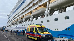 Gdynia: Interwencja ratowników na statku wycieczkowym. Pasażerka z Niemiec z poważnym urazem miednicy
