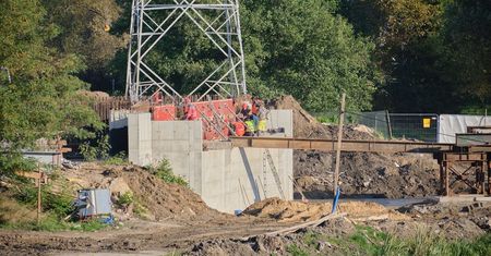 Budowa mostu w ciągu ul. Żeglarskiej. Tak wygląda postęp prac na 1,5 miesiąca przed zakończeniem prac