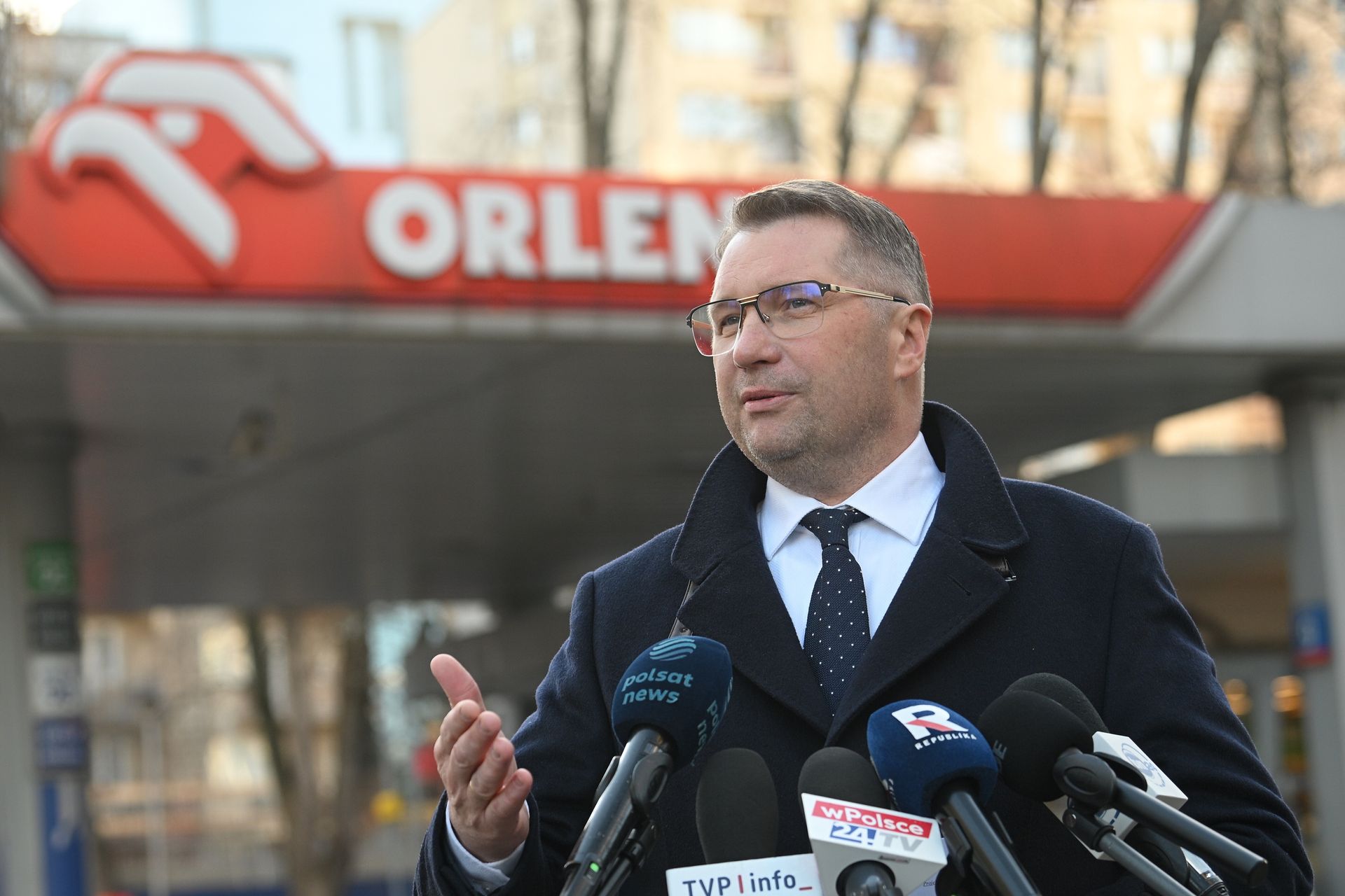 PiS proponuje obniżkę VAT i akcyzy na paliwo do 8%