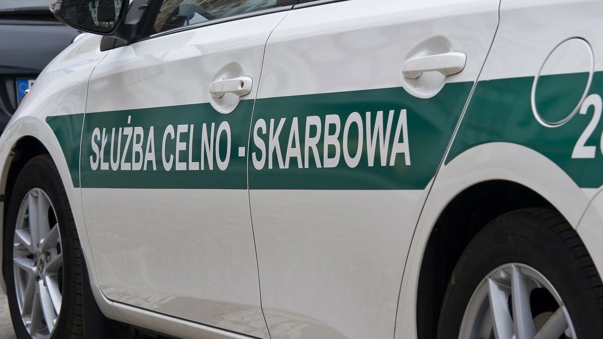 Obchody Dnia Krajowej Administracji Skarbowej w ElblaguELBLAG 13.09.2019  N/z samochod z napisem Sluzba Celno-Skarbowa  Fot. Stanislaw Bielski/REPORTERStanislaw Bielski/REPORTER