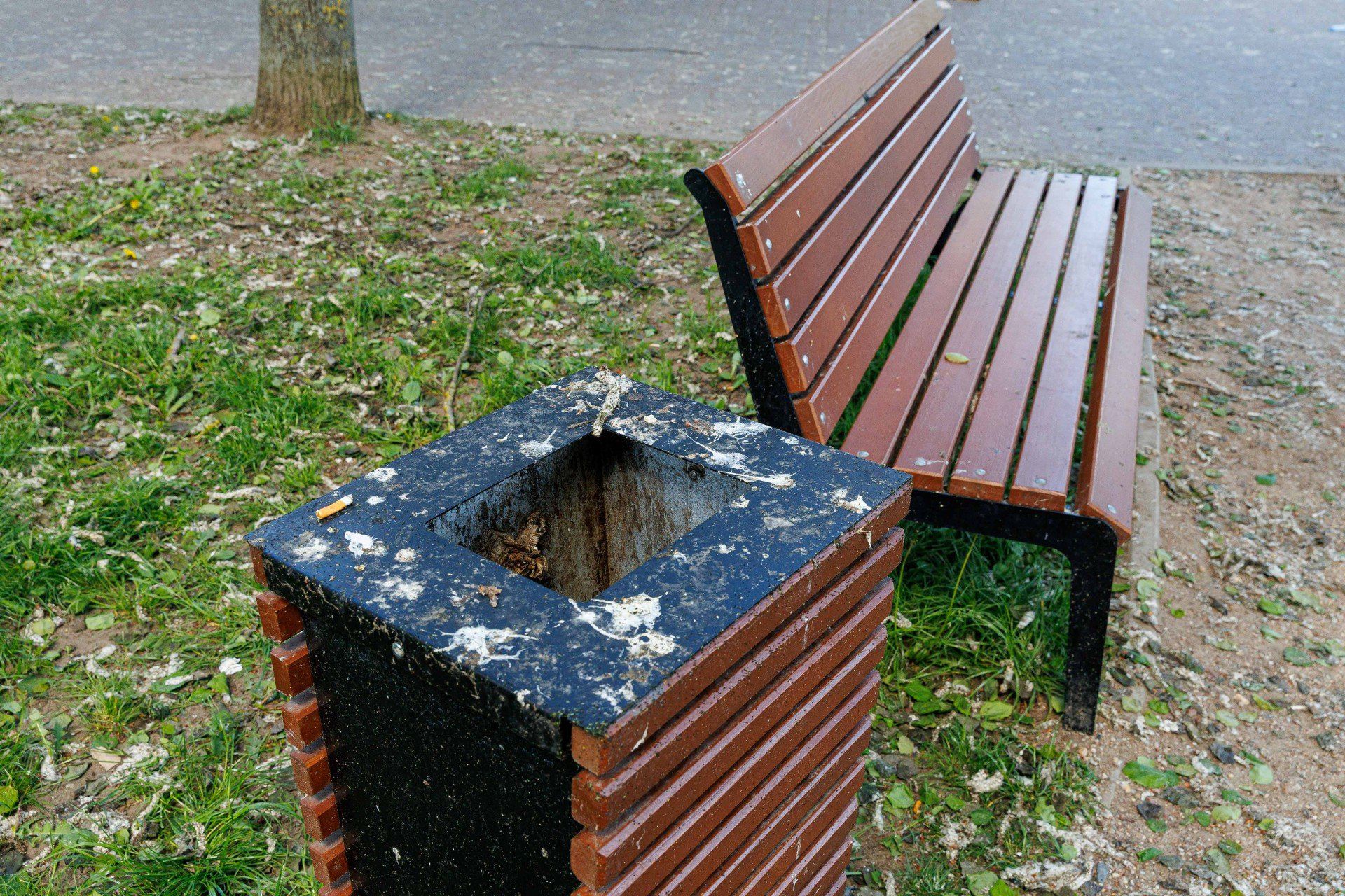 Park lawendowy na rogu ulic Komisji Edukacji Narodowej i Hugona Kołłątaja 