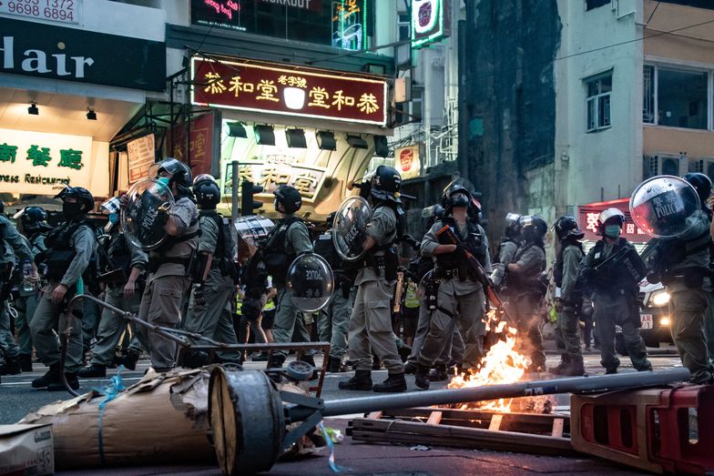 Hongkong. Policja brutalnie rozprawia się z manifestantami. Setki aresztowanych