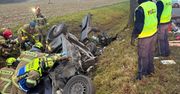 Bronowo: Rozpędzone audi uderzyło w drzewo. 20-latek zginął na miejscu