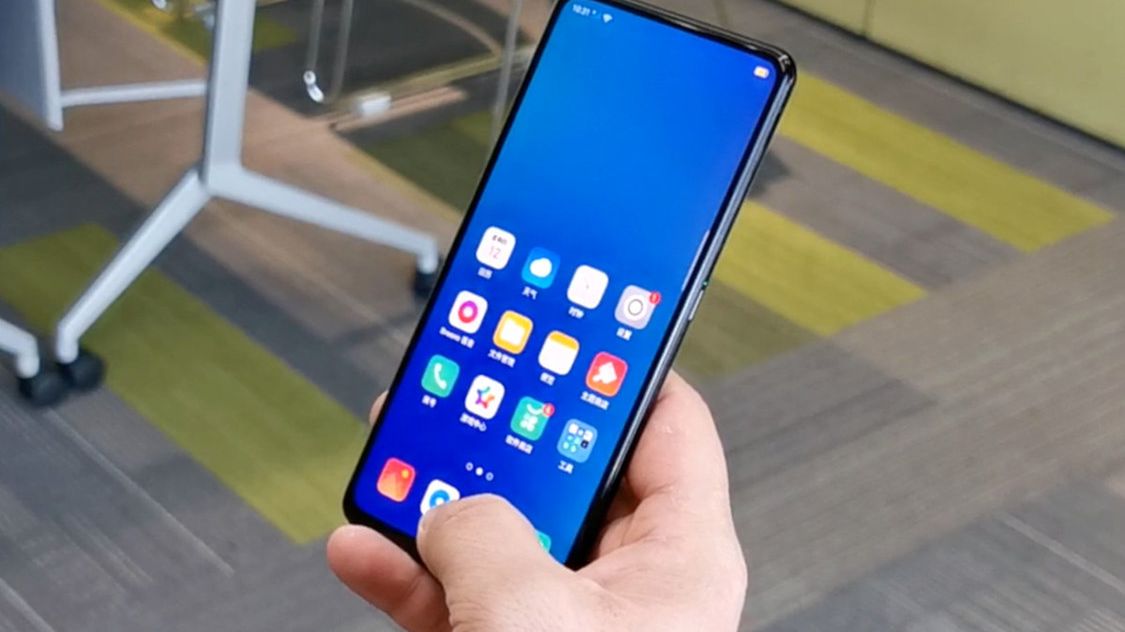 Aparat ukryty w ekranie najpierw u... ZTE? Tak twierdzi szef firmy 1