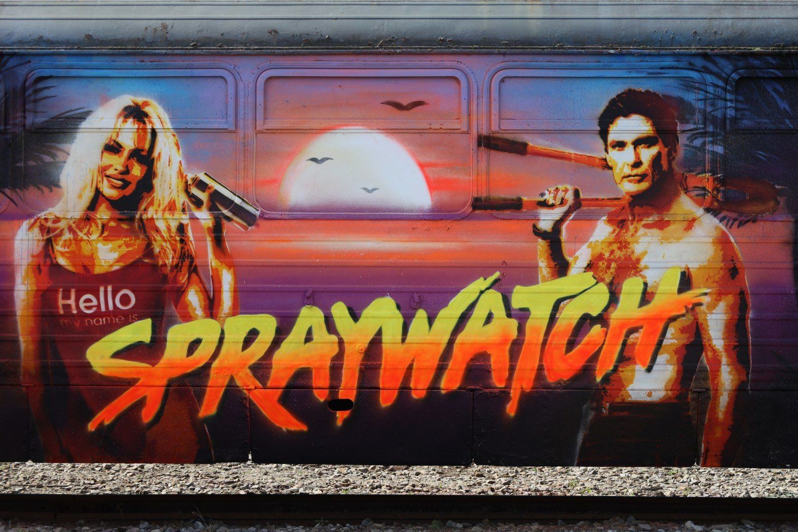Art on Tracks Jam Pleszew ściąga do miasta najlepszych writerów z całej Polski! Magnes? Całkowicie legalne graffiti na pociągu, za które nie grozi żaden mandat. Zobacz, co udało im się stworzyć! To prawdziwa sztuka na torach