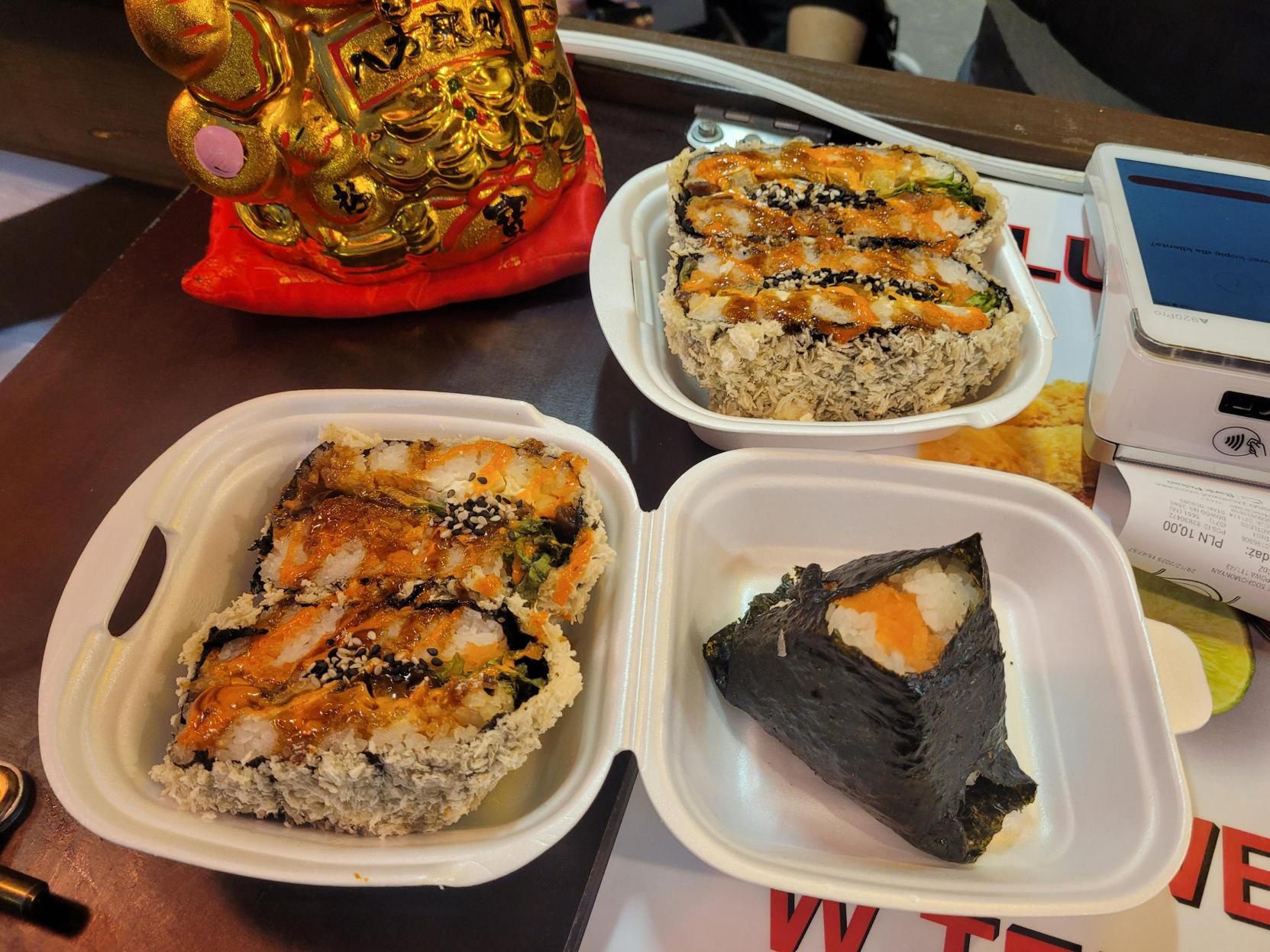 Sushi burger i onigiri