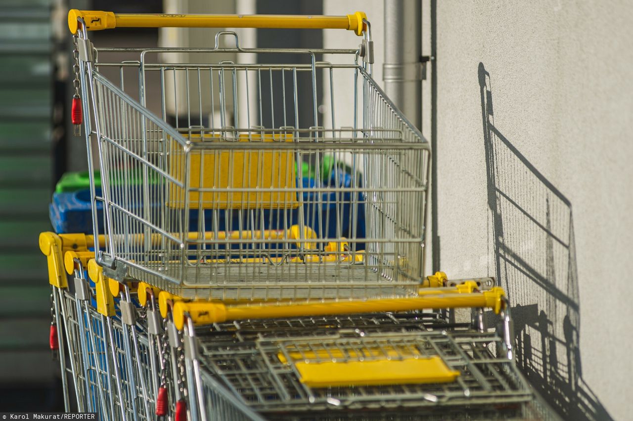 Włochy. Ślady COVID-19 w supermarketach. Posypały się kary