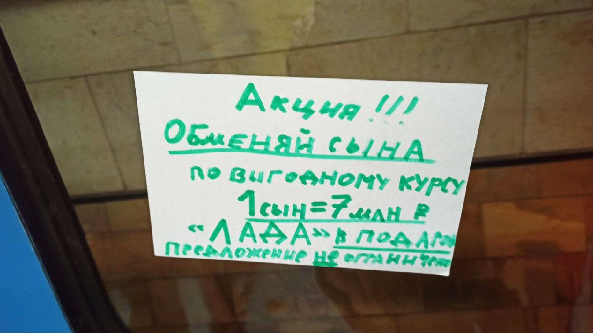 Kartka w rosyjskim metrze. "Haniebne!"