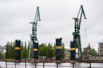 Stoczniowcy z "Gryfii" protestują. "Szefowie mają na służbowe auta, a doki puste"