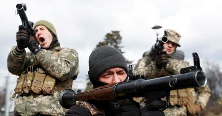 Ukraiński WOT przygotował zasadzkę – granatnik RPG-22 niszczy rosyjski czołg