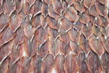 Jedz zamiast suplementów. Niedroga ryba, a Polacy wciąż nie doceniają