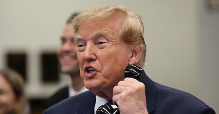 Trump zapowiada kolejny cios w Iran. "Uderzymy ich mocno"
