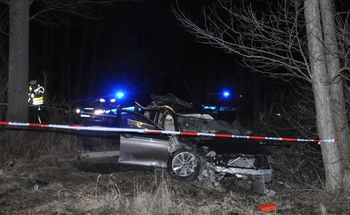 Śmiertelny wypadek w powiecie bielskim. Ciało w spalonym aucie