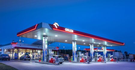 Orlen znosi limity tankowania i obniża ceny. Tanio jednak nie będzie