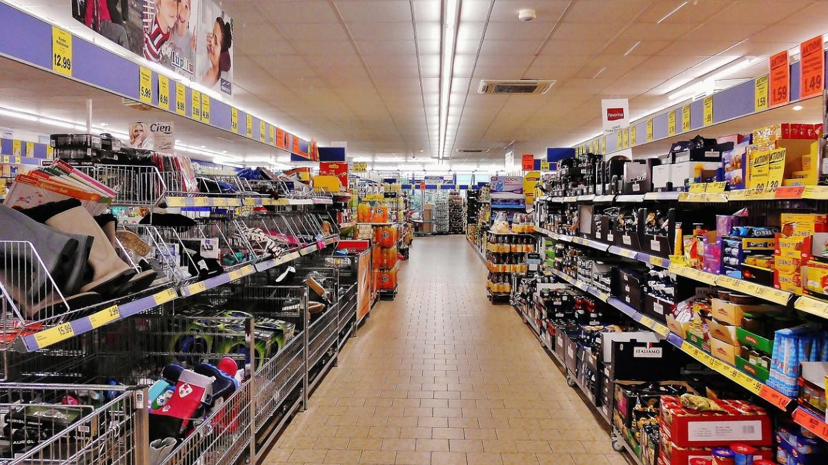 Wiele sklepów sieci Biedronka wydłuży godziny pracy w związku z długim weekendem sierpniowym