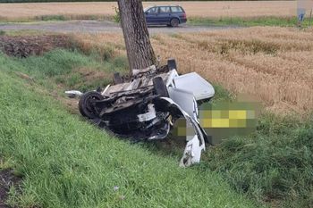 Tragedia o poranku. 28-latek zginął na miejscu. Tyle zostało z auta