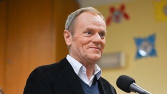 Donald Tusk opublikował zdjęcie z wnuczkami, przy okazji pokazując fragmenty ich twarzy (FOTO)