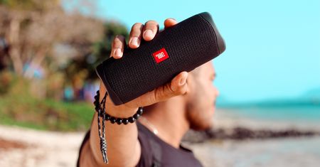 Mocne głośniki Bluetooth z wydajną baterią. Przegląd ofert - maj 2022