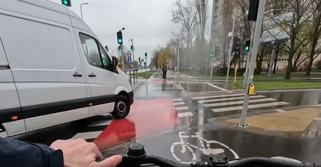 Kto ma rację? Internetowy spór o sytuację na drodze