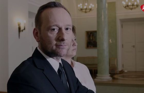 Roman Osica jako Frank Underwood promuje wieczór wyborczy w Radiu ZET (wideo)
