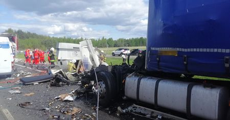 Wypadek na S8 pod Wyszkowem. Na miejscu lądował helikopter LPR