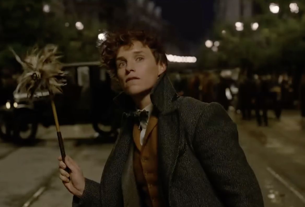 Eddie Redmayne w filmie "Fantastyczne zwierzęta..."