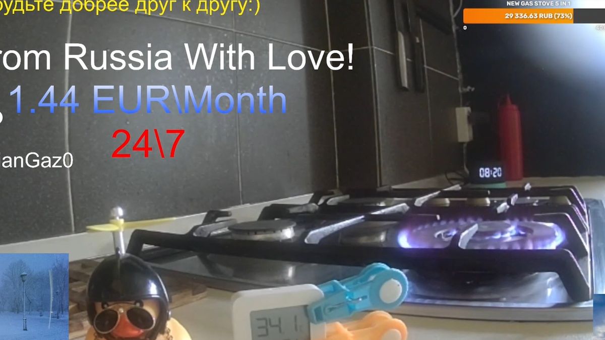 Rosjanin prowadzi transmisję na żywo włączonych palników