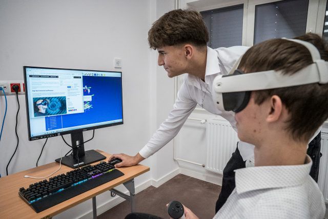Specjalistyczne szkolenia z robotyki w odnowionych warsztatach ZSTK (zdjęcia)