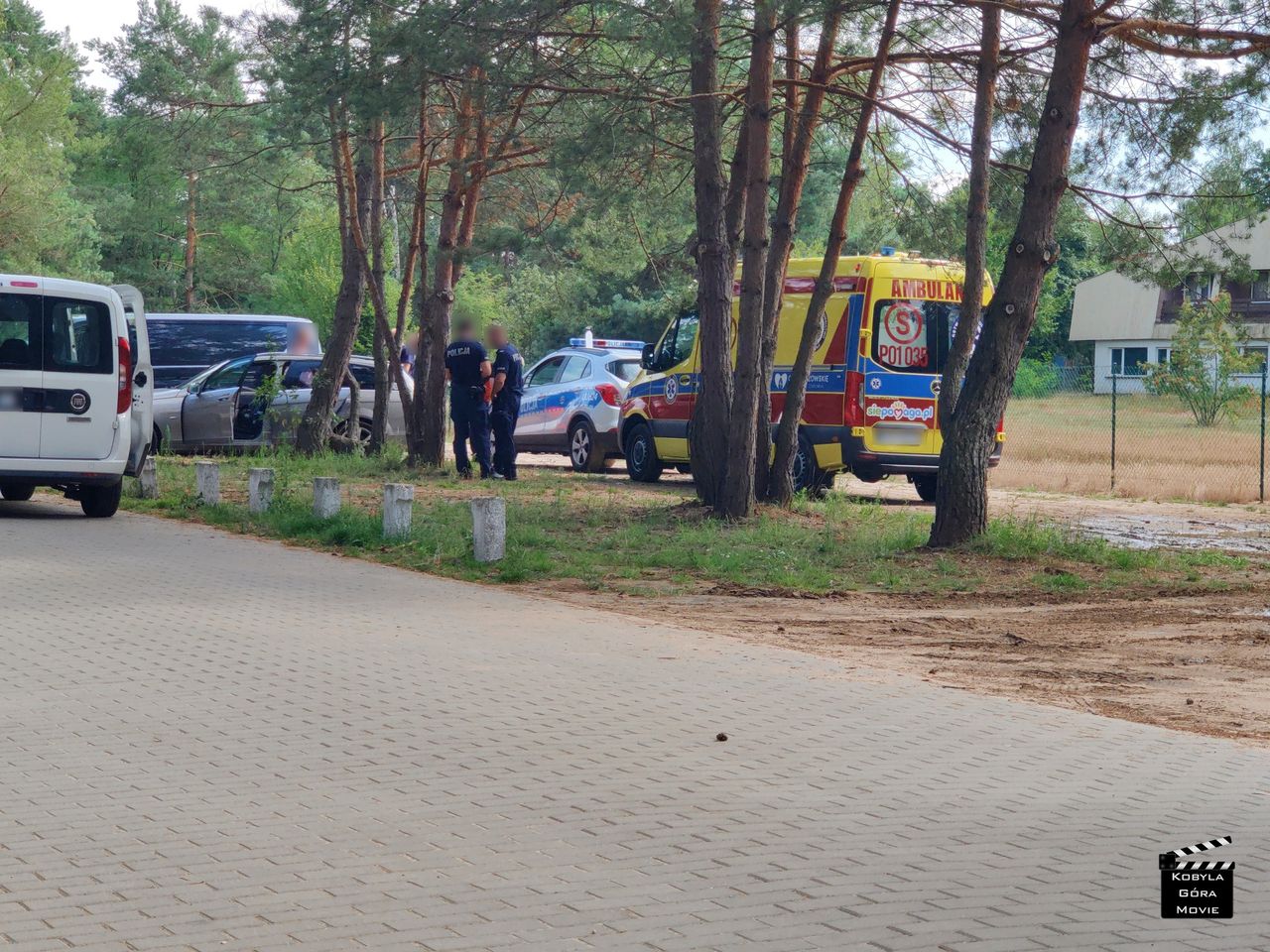 Zwłoki 41-latka w samochodzie. W środku znaleziono fragment ubioru ratownika medycznego