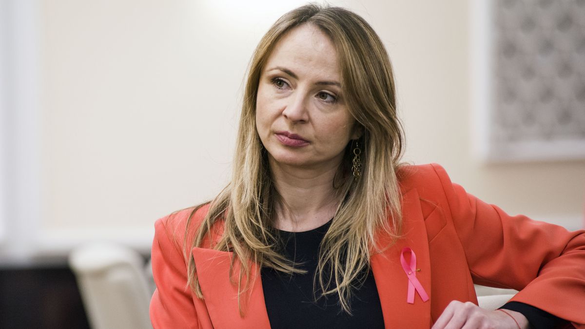 WARSAW, MASOVIAN VOIVODESHIP, POLAND - 2024/10/15: Agnieszka Dziemianowicz-Bak, Minister of Family, Labour and Social Policy attends to the government meeting at the PM's Chancellery. Donald Tusk's Council of Ministers gathered to discuss Poland's government migration strategy for 2025-2030. The result of the discussion is to create a clear and transparent, as well as safe, rules for immigration to Poland. The document is called "Regaining control. Ensuring security. Poland's comprehensive and responsible migration strategy for 2025-2030". (Photo by Attila Husejnow/SOPA Images/LightRocket via Getty Images)