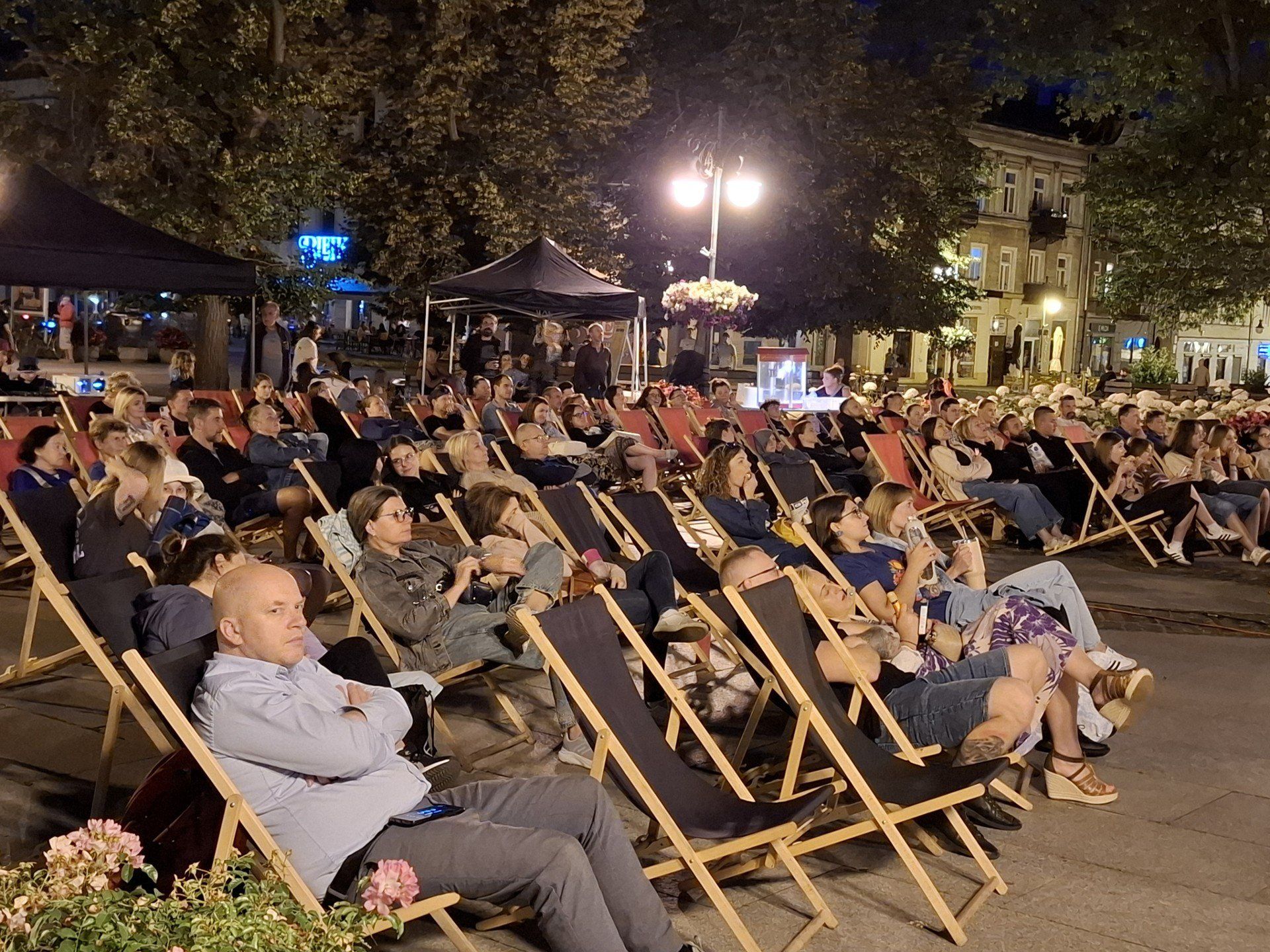 W centrum Radomia wyrosło kino plenerowe, które zaciekawiło i przyciągnęło wielu kinomaniaków